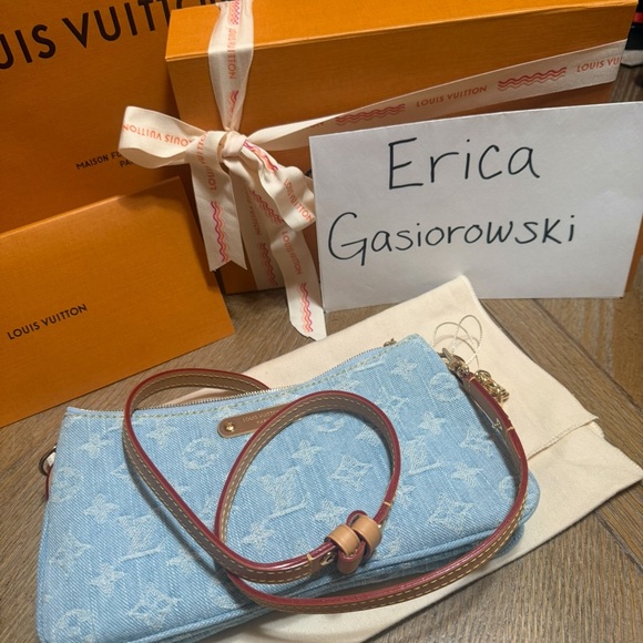 NIB Louis Vuitton Sky Blue Denim Liv Pochette - Picture 9 of 16
